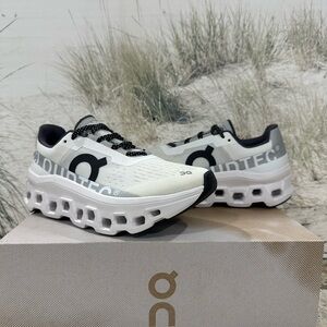 On Running CLOUDMONSTER Woman’s size 5.5 Color White / Grey / Blk NEVER WORN